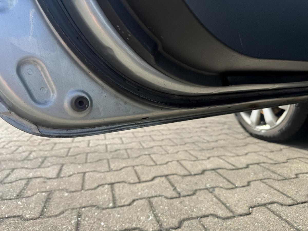 Toyota Yaris XP9 original T&uuml;r links 1F8 Silber Metallic 3-T&uuml;rer Rohbau Bj.2009